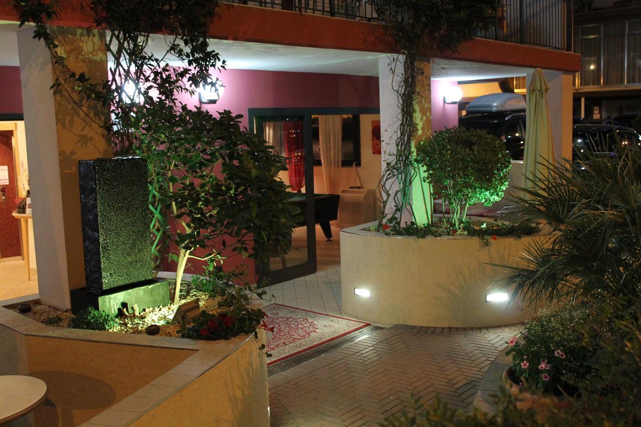 Hotel Oblio Rimini Eksteriør billede